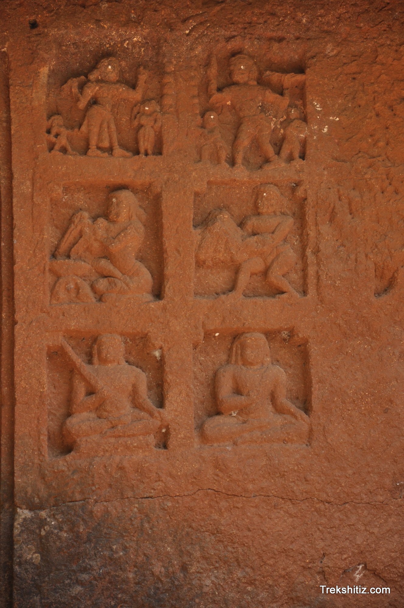 Panhalekaji cave at bottom of fort